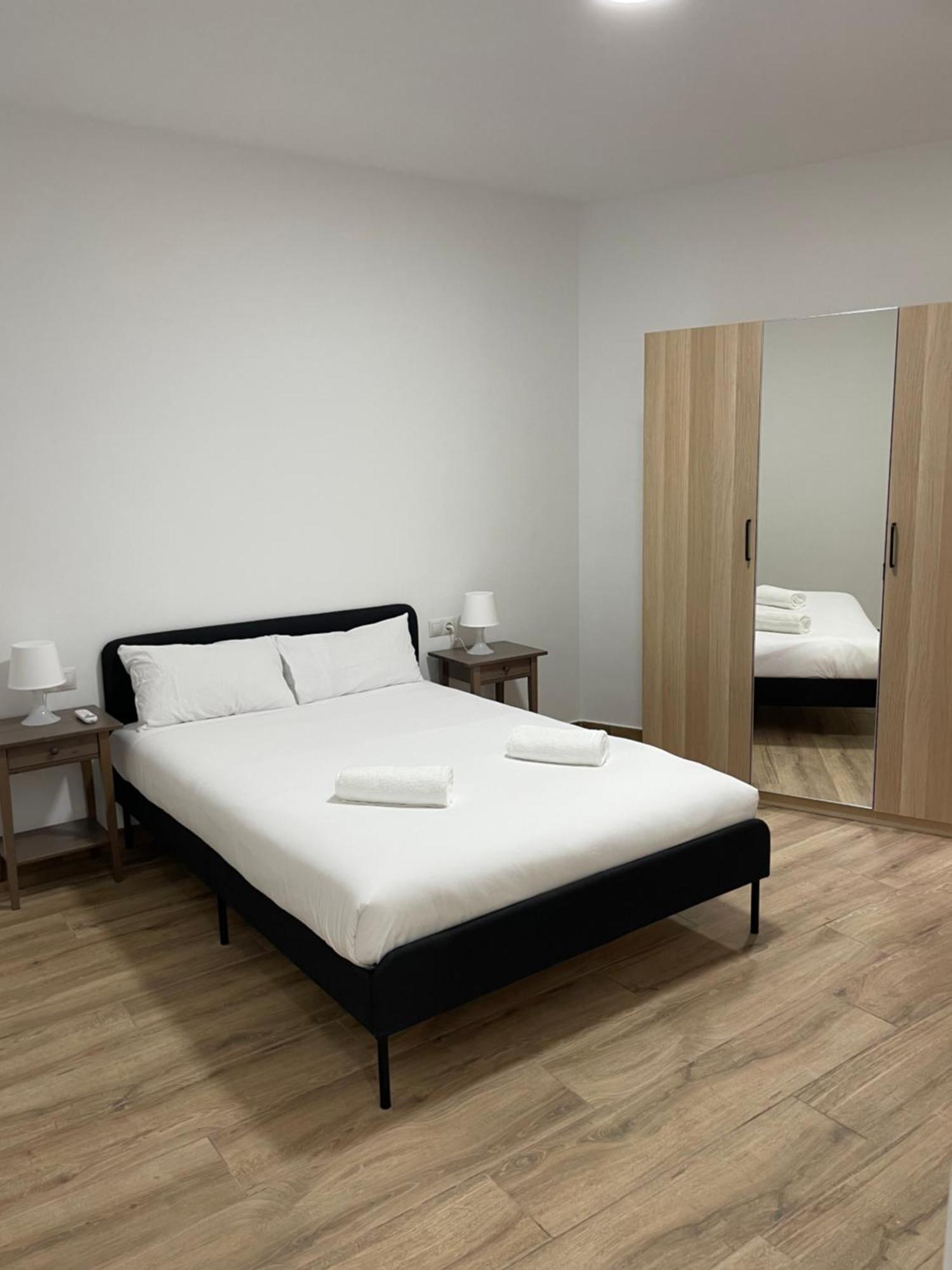 Apartamentos Tarradellas Sants Estacio バルセロナ エクステリア 写真