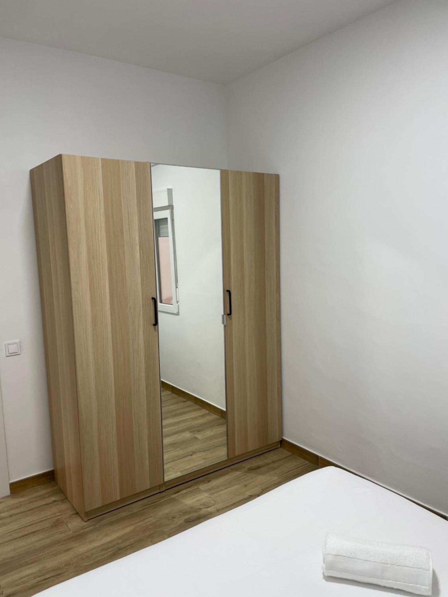 Apartamentos Tarradellas Sants Estacio バルセロナ エクステリア 写真
